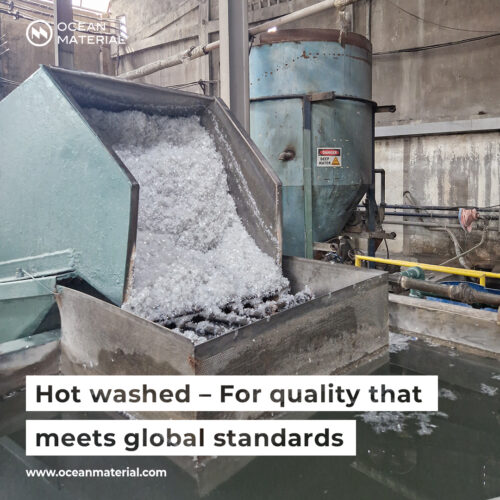 Ocean-bound Plastik wird heiß gewaschen, um internationale Qualitätsstandards zu erfüllen – ein Schlüsselschritt im Recyclingprozess.